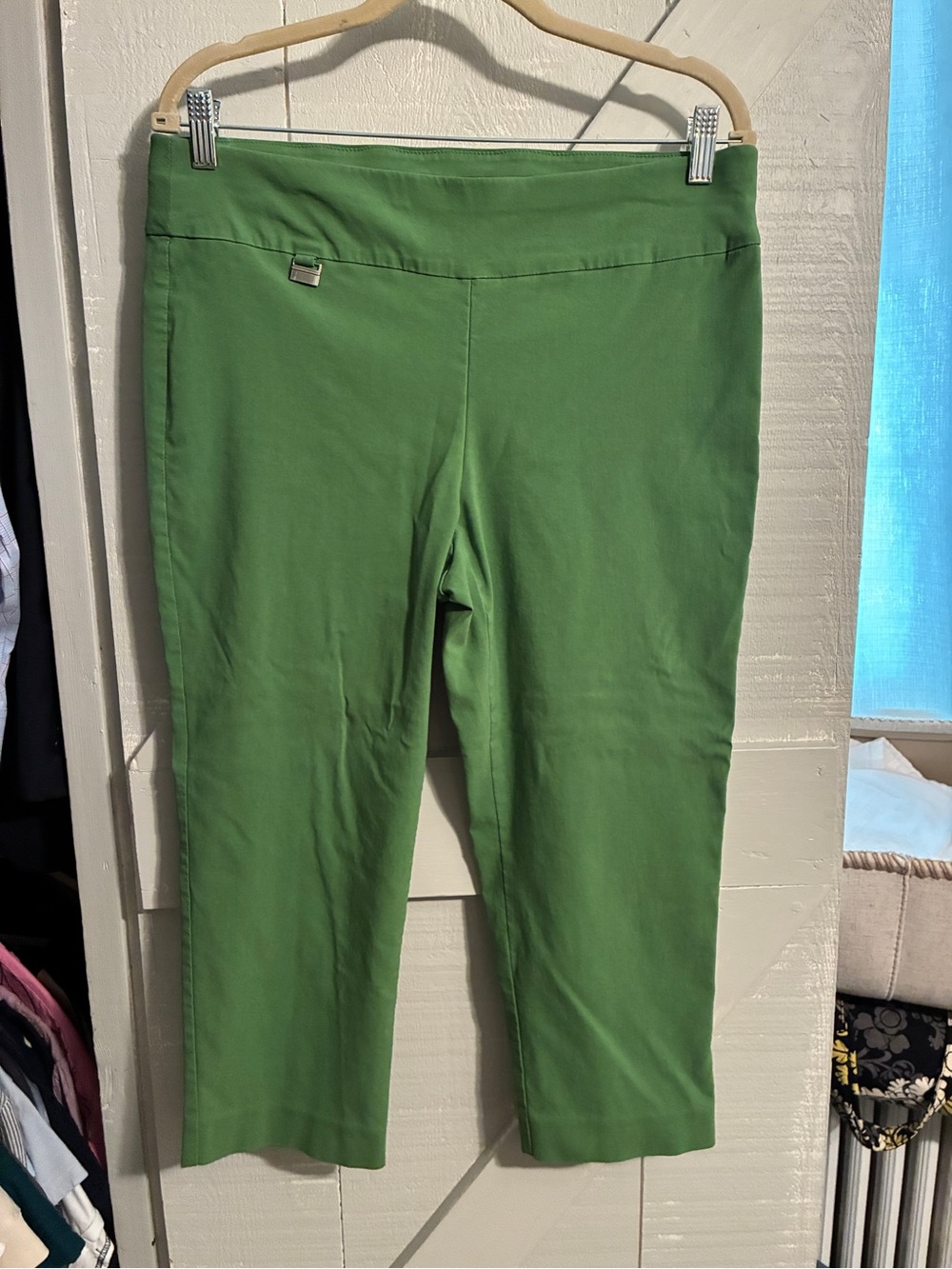 Alfani sz 14 pull on stretch capris, bright olive green